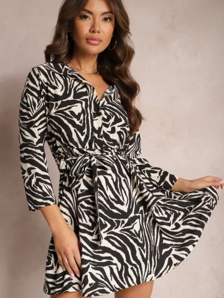 Czarno-Biała Sukienka Mini w Zwierzęcy Wzór z Trójkątnym Dekoltem i Wiązaniem w Talii Vidan biała