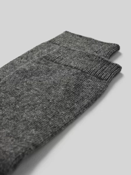 Skarpety z wysokiej jakości mieszanki wełny i kaszmiru model ‘COSY WOOL’ Falke