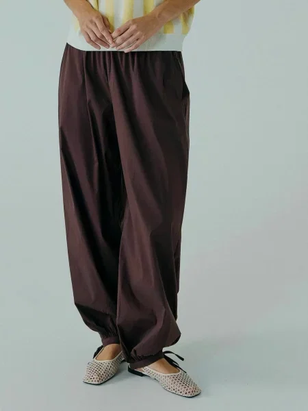 NORR Pantaloni Otilia închis maro