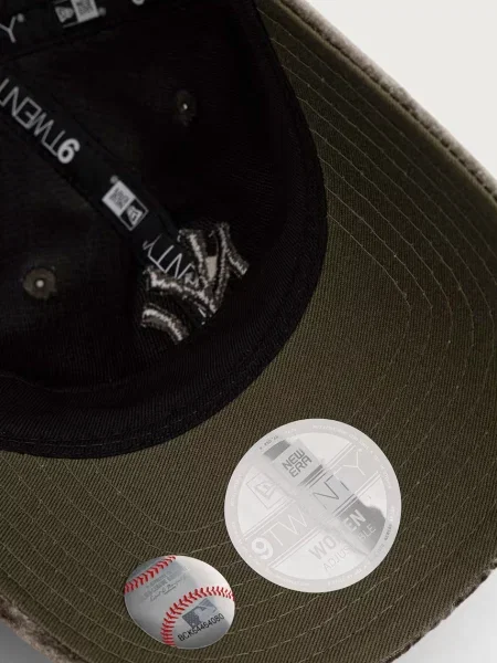 Велюровая кепка New Era