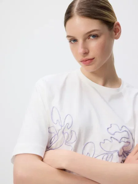 Reserved Футболка з вишивкою пурпуровий 