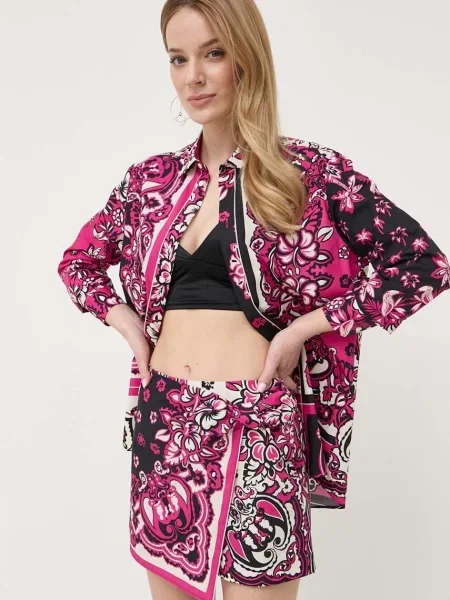 Red Valentino pantaloni scurti din roșu