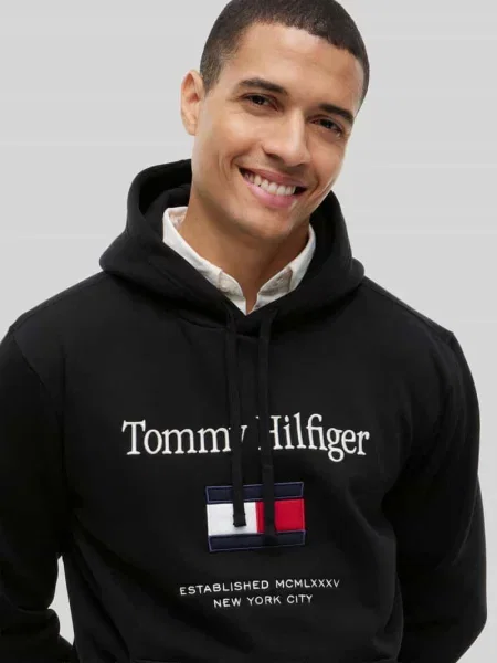 Bluza z kapturem o kroju regular fit z mieszanki bawełny Tommy Hilfiger czarna