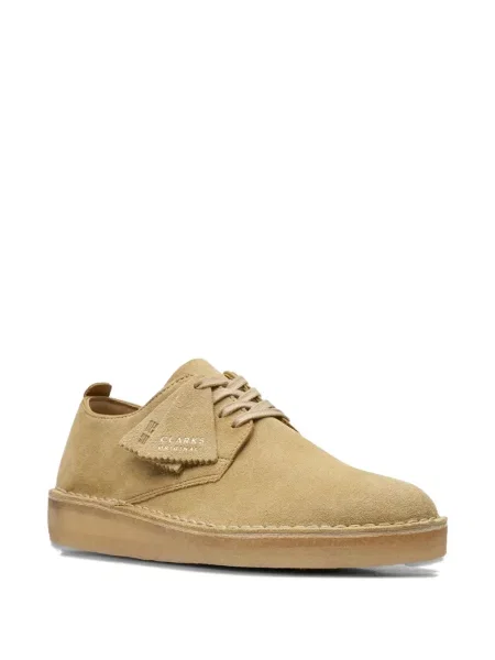 Pantofi derby Clarks din piele de căprioară maro
