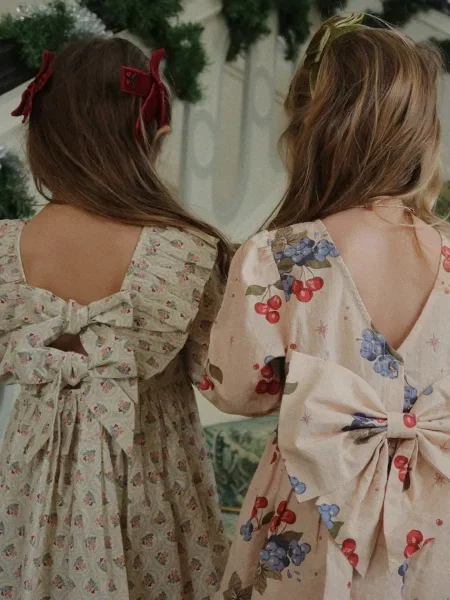 Konges Sløjd rozšířené šaty AVI LS BOW DRESS GOTS béžové