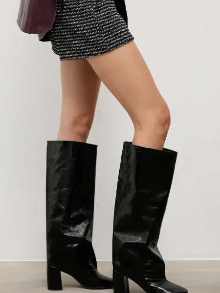 Кожени ботуши Answear.LAB с дебел с лека изолация черно