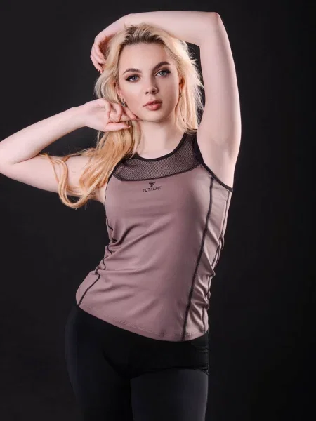 Спортивная женская майка коричнева