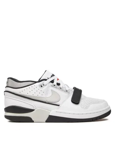 Nike Сникърси бял