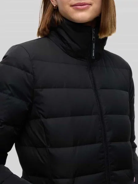 Płaszcz puchowy o kroju slim fit ze ściągaczami przeciwdeszczowymi Tommy Hilfiger czarny