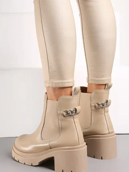 Botine cu bloc și lanț decorativ Shalise bej