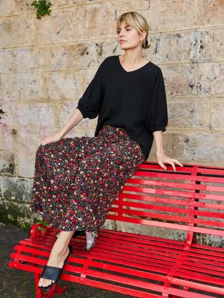 Spódnica midi Marisse w kwiatki do kolan czarna