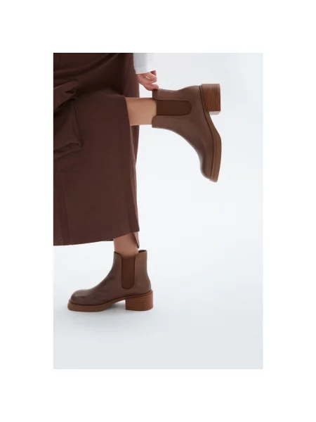 Челсі на шкіряні Estro коричневі