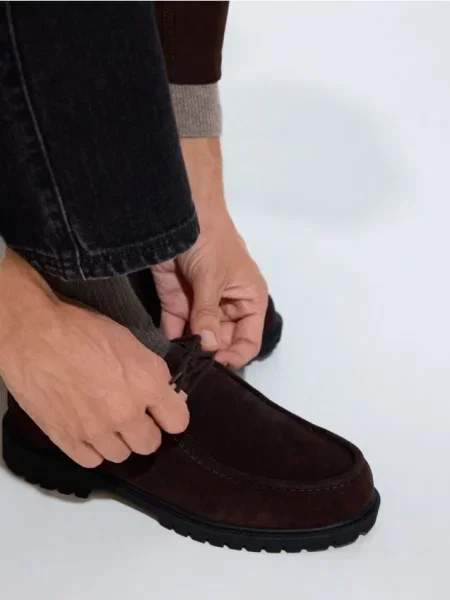 Reserved Pantofi din piele întoarsă maro-închis maro