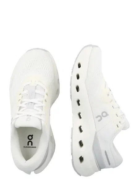 Sneakerși On alb