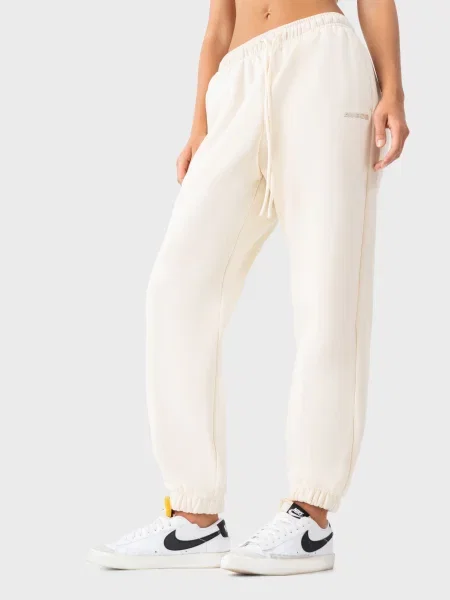 Костюмный спортивный костюм Avecs