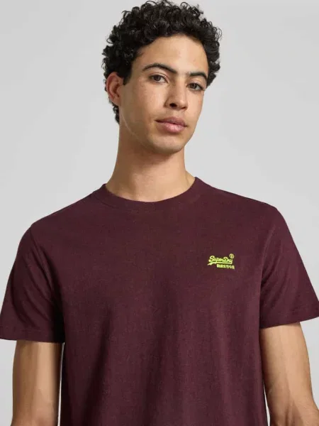 T-shirt w kroju regular fit z haftowanym logo Superdry bordowa