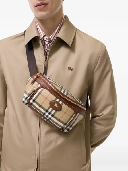 Cu centură curea Burberry în carouri