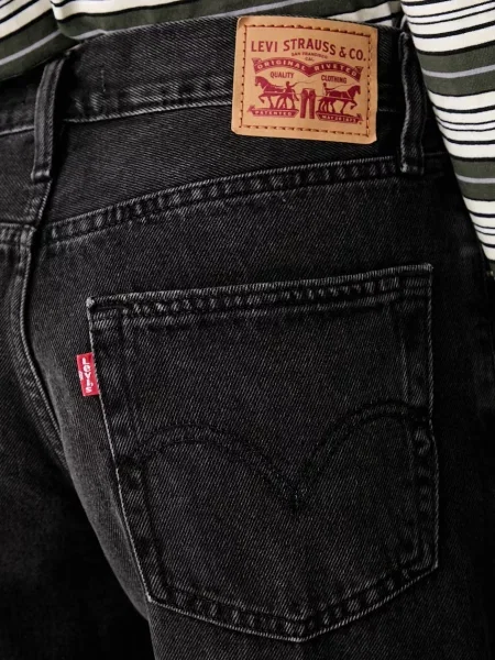 Levi's къс панталон дамски от SQUARE PEG черно