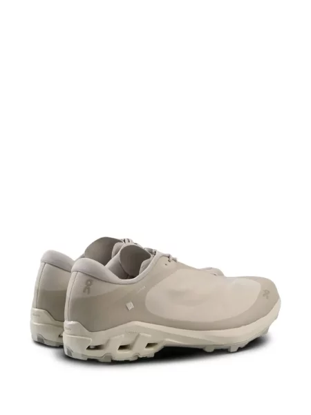Sneakerși On