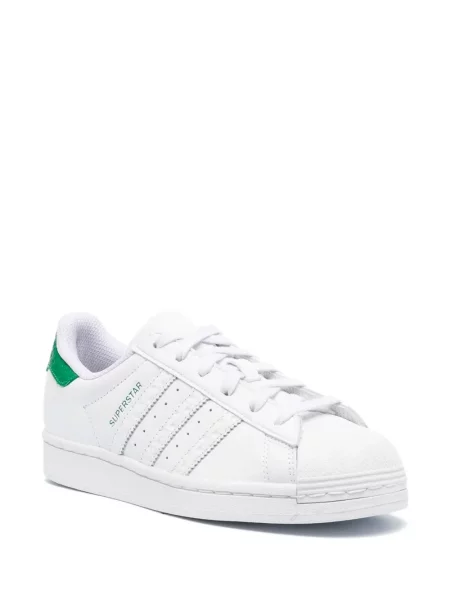 Koszulka Adidas zamszowa z niską talią z nadrukiem biała