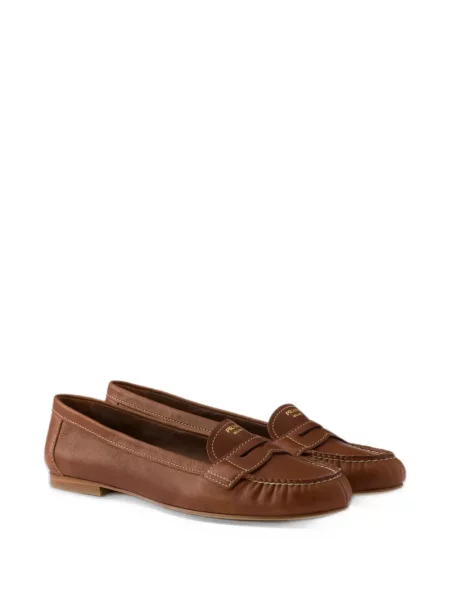 Δερμάτινα loafers Prada καφέ