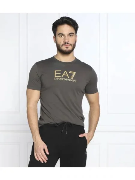 Tricou