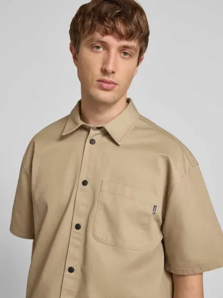 Koszula casualowa o kroju relaxed fit z kieszenią na piersi Review