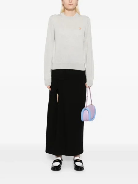 Pulover Maison Kitsune cu broderie gri