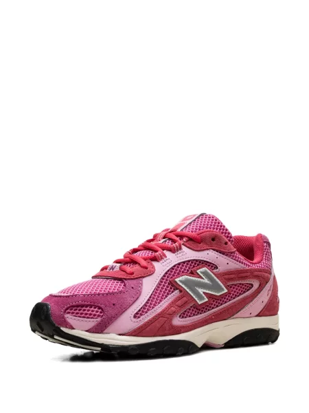 Sneakerși New Balance din piele de căprioară roz