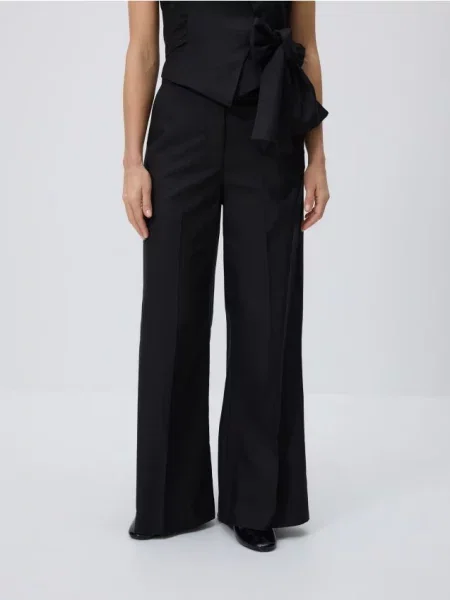 Reserved Pantaloni cu fibre Lyocell negru