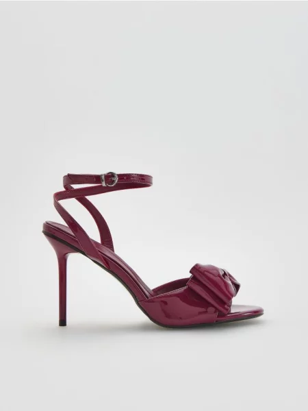 Reserved Sandale cu carmin