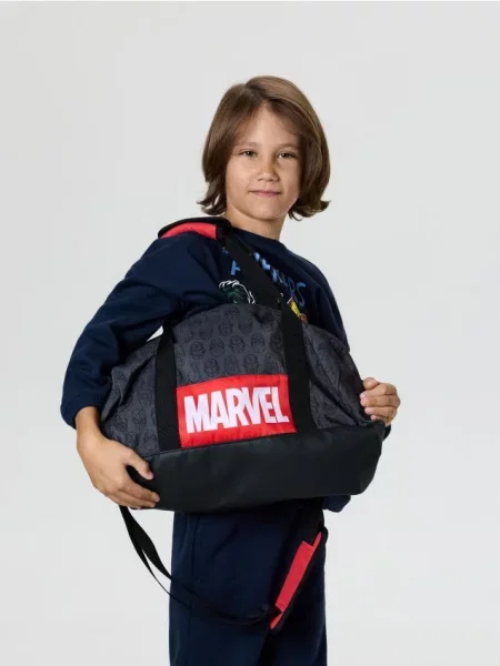 Sinsay Sportovní taška s potiskem Marvel vícebarevná