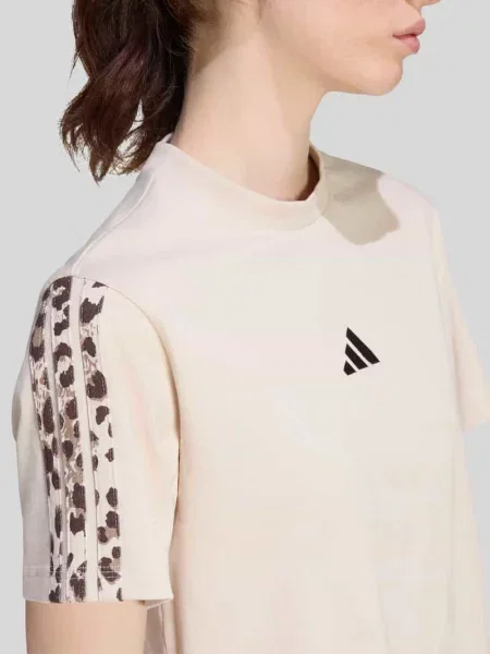 Krój regular fit t-shirt z czystej bawełny z nadruk z logo Adidas Sportswear