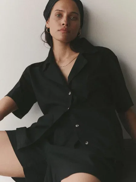 MUUV. koszula z domieszką lnu POCHE relaxed z kołnierzykiem klasycznym czarny