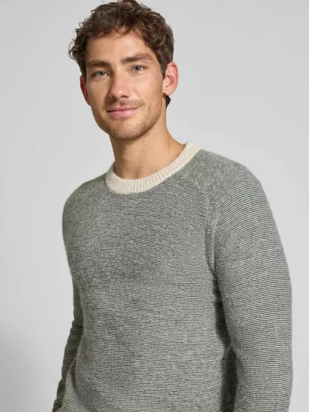 Sweter o kroju regular fit z dzianiny z mieszanki wełny z alpaki i wełny model ‘RAI’ Selected Homme
