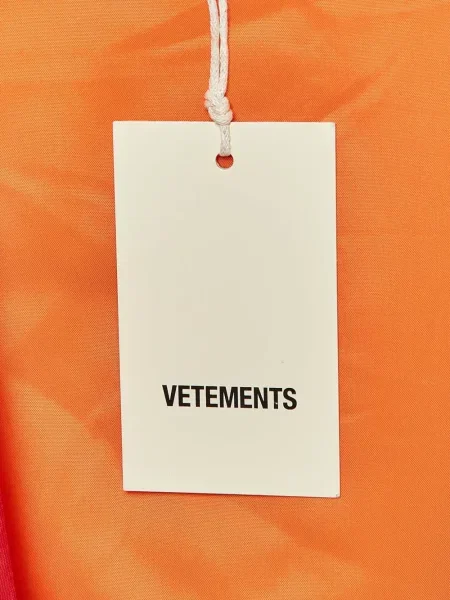 Geacă bomber Vetements cu glugă roșu