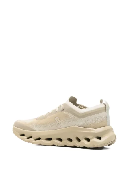 Sneakerși On