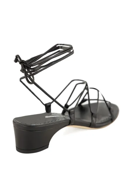 Sandale Manolo Blahnik cu șireturi din dantelă negru