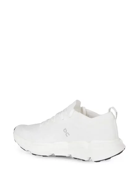 Sneakerși On alb