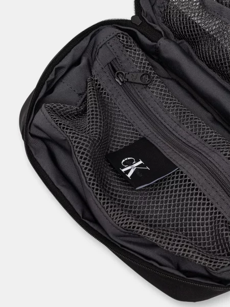 Calvin Klein férfi kozmetikai táska fehér