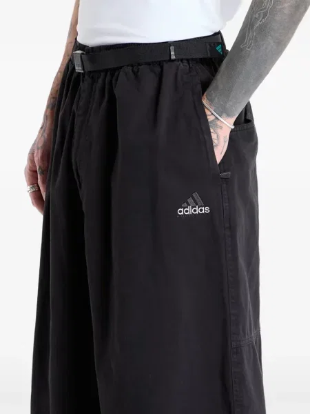 Dlouhé běžecké boty Adidas Terrex s krátkými rukávy s výstřihem do v černé