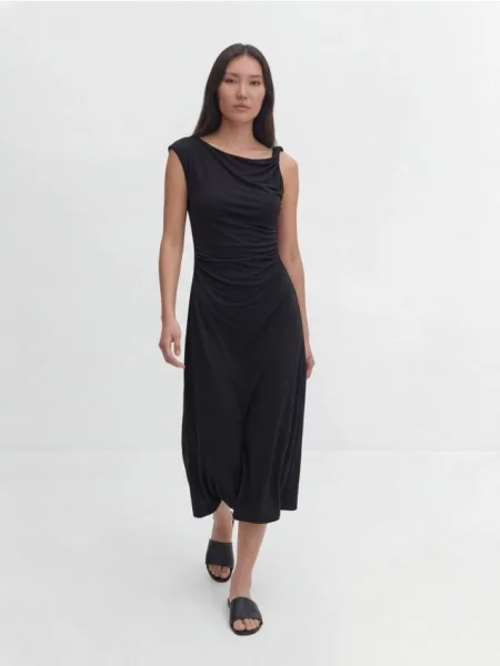 Reserved Сукня міді з драпуванням чорний