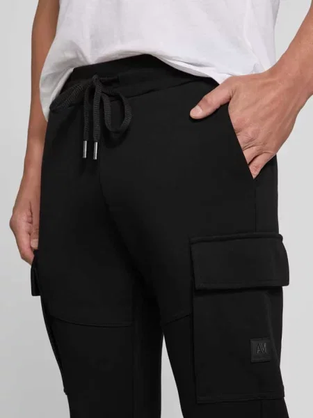 Spodnie dresowe o kroju regular fit z cargo Antony Morato czarne