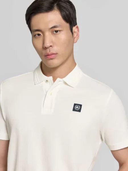 Koszulka polo o kroju regular fit z detalem z logo i listwą guzikową Lerros biała