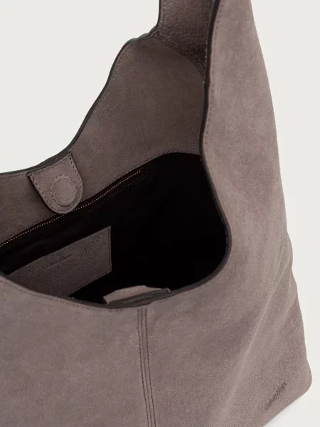 Calvin Klein Táska Slouchy Suedelarge Shoulder Bag Barna lila
