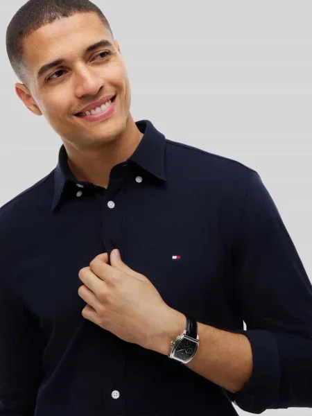 Koszula casualowa o kroju slim fit z wyhaftowanym logo Tommy Hilfiger granatowa