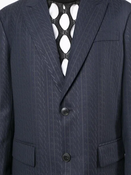 Costum Valentino Garavani cu imagine de costum albastru