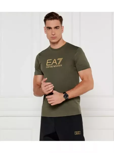 Tricou