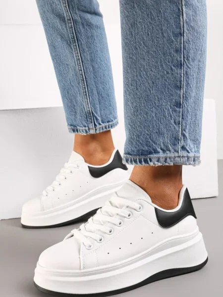 Sneakerși Alb-Negru cu Talpă Groasă Perforatii și Decorațiune Ursuleț din Cauciuc Aireth alb