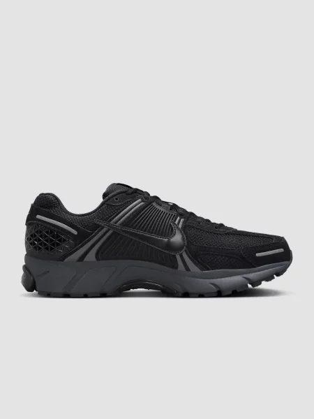 Кожаные кроссовки Nike Vomero черные